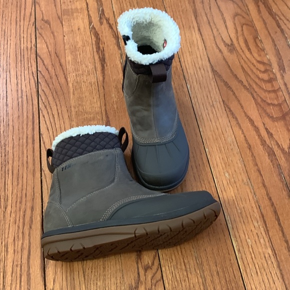 L.L. Bean Women’s Boots (Storm Chasers), 6 - Picture 3 of 10